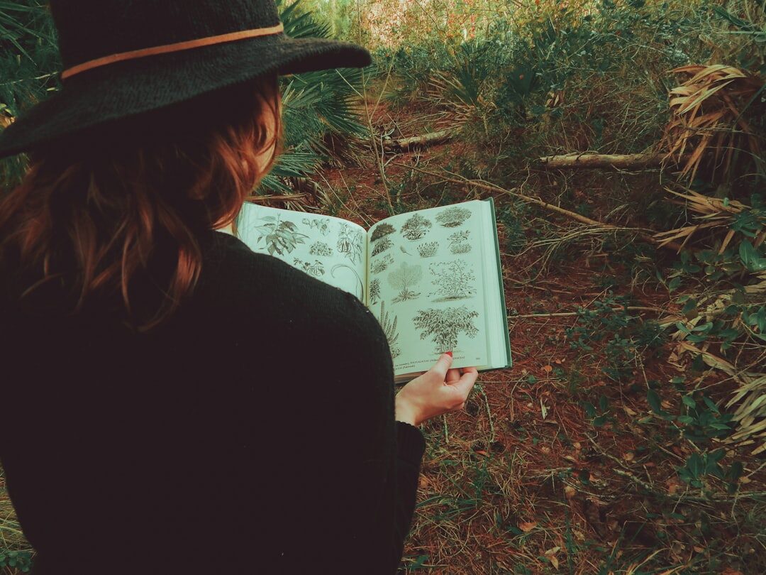 detective reading book